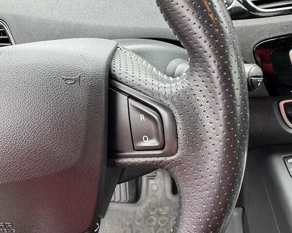 Белый Рено Гранд Сценик, объемом двигателя 1.6 л и пробегом 162 тыс. км за 10500 $, фото 39 на Automoto.ua