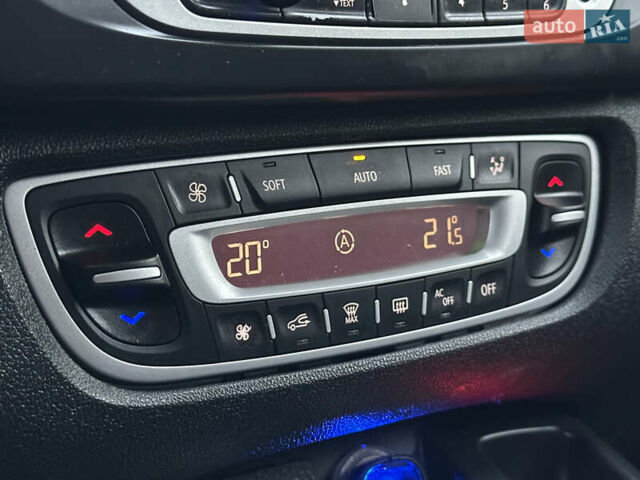 Белый Рено Гранд Сценик, объемом двигателя 1.5 л и пробегом 232 тыс. км за 7950 $, фото 11 на Automoto.ua