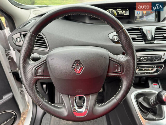 Белый Рено Гранд Сценик, объемом двигателя 1.6 л и пробегом 162 тыс. км за 10500 $, фото 37 на Automoto.ua