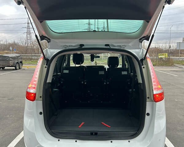 Белый Рено Гранд Сценик, объемом двигателя 1.5 л и пробегом 241 тыс. км за 9500 $, фото 76 на Automoto.ua