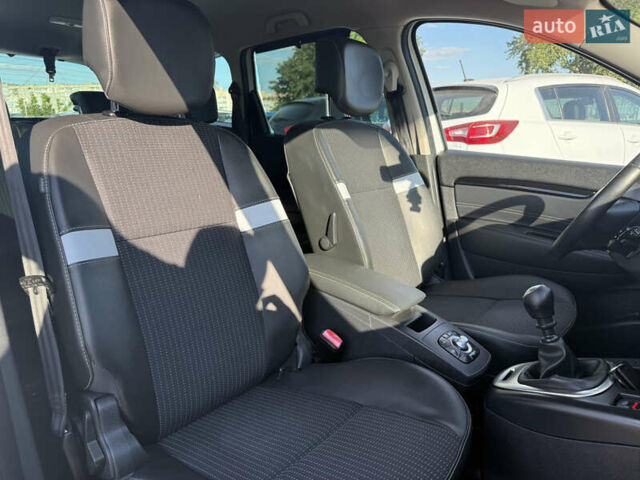 Белый Рено Гранд Сценик, объемом двигателя 1.6 л и пробегом 205 тыс. км за 9999 $, фото 38 на Automoto.ua