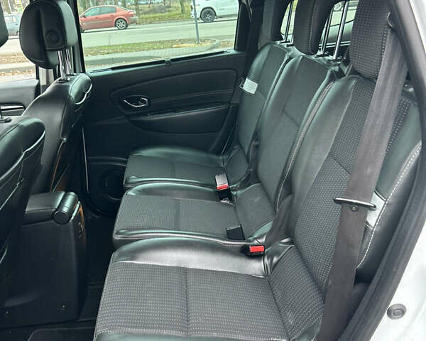 Белый Рено Гранд Сценик, объемом двигателя 1.5 л и пробегом 241 тыс. км за 9500 $, фото 157 на Automoto.ua