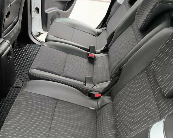 Білий Рено Гранд Сценік, об'ємом двигуна 1.5 л та пробігом 212 тис. км за 9700 $, фото 1 на Automoto.ua