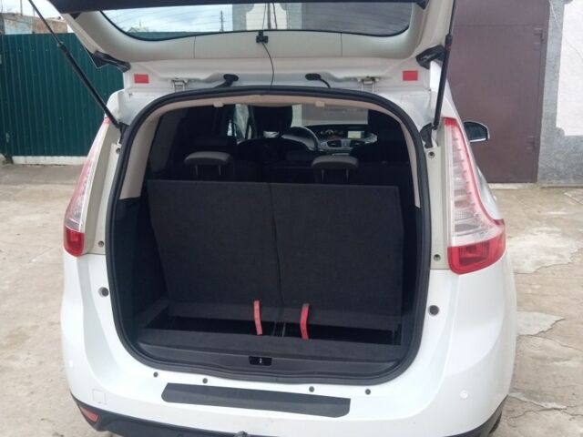 Белый Рено Гранд Сценик, объемом двигателя 1.5 л и пробегом 257 тыс. км за 9700 $, фото 2 на Automoto.ua