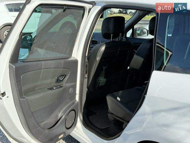 Белый Рено Гранд Сценик, объемом двигателя 1.6 л и пробегом 205 тыс. км за 9999 $, фото 21 на Automoto.ua