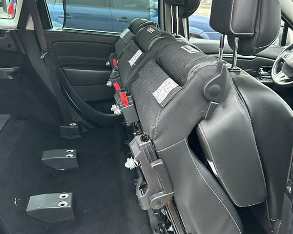 Белый Рено Гранд Сценик, объемом двигателя 1.5 л и пробегом 241 тыс. км за 9500 $, фото 84 на Automoto.ua