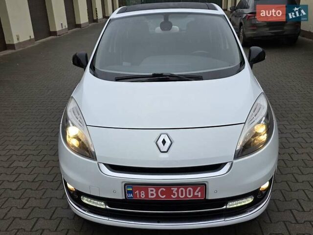 Белый Рено Гранд Сценик, объемом двигателя 1.6 л и пробегом 228 тыс. км за 8777 $, фото 5 на Automoto.ua
