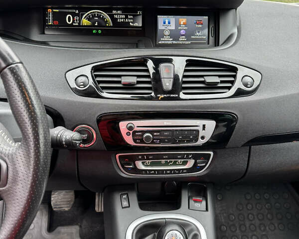 Белый Рено Гранд Сценик, объемом двигателя 1.6 л и пробегом 162 тыс. км за 10500 $, фото 33 на Automoto.ua