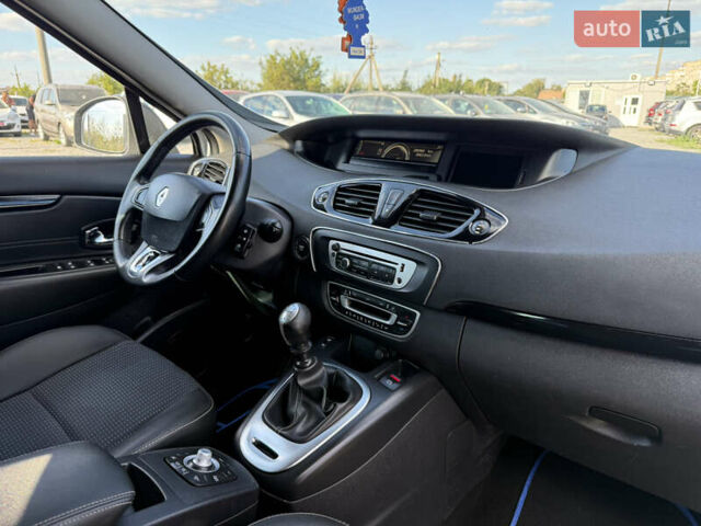 Белый Рено Гранд Сценик, объемом двигателя 1.6 л и пробегом 205 тыс. км за 9999 $, фото 30 на Automoto.ua