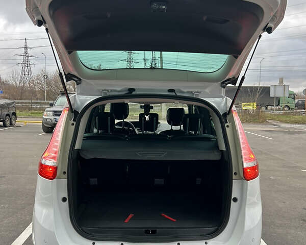 Белый Рено Гранд Сценик, объемом двигателя 1.5 л и пробегом 241 тыс. км за 9500 $, фото 72 на Automoto.ua