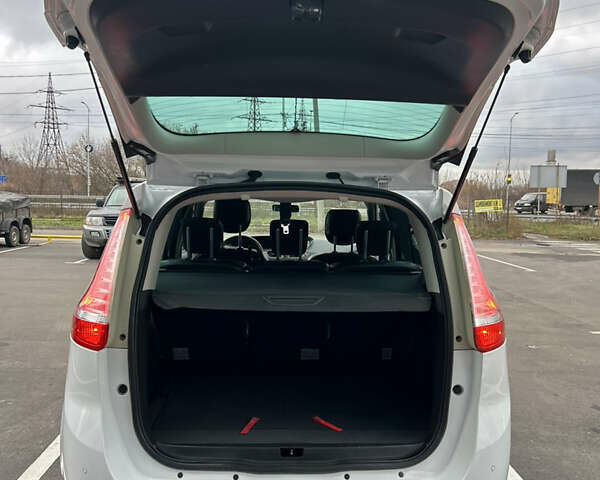 Белый Рено Гранд Сценик, объемом двигателя 1.5 л и пробегом 241 тыс. км за 9500 $, фото 130 на Automoto.ua