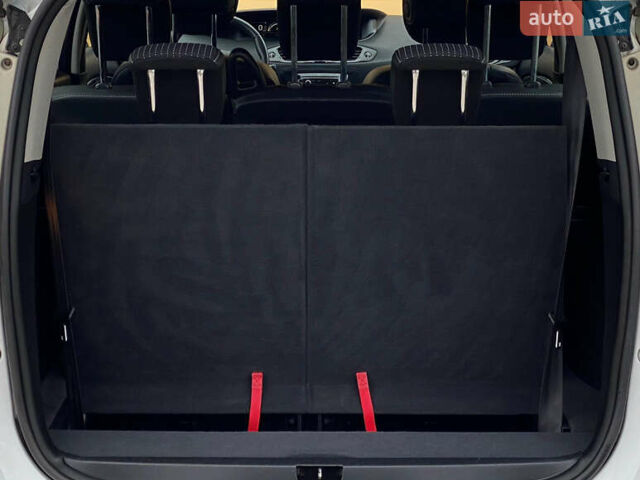 Білий Рено Гранд Сценік, об'ємом двигуна 1.5 л та пробігом 215 тис. км за 8400 $, фото 27 на Automoto.ua