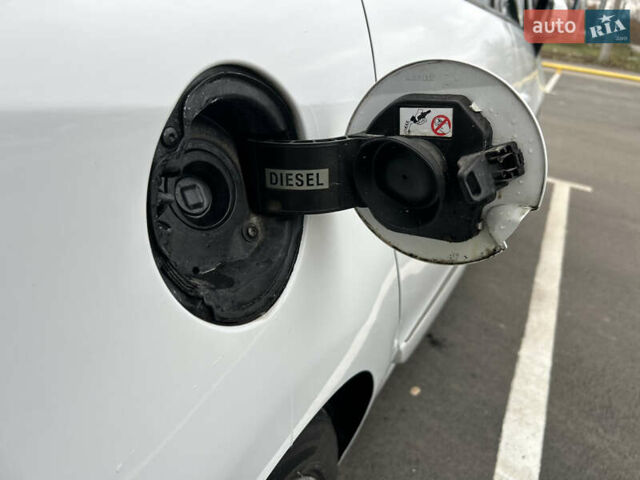 Белый Рено Гранд Сценик, объемом двигателя 1.5 л и пробегом 241 тыс. км за 9500 $, фото 126 на Automoto.ua