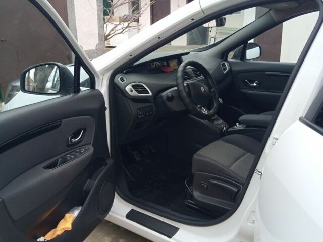 Белый Рено Гранд Сценик, объемом двигателя 1.5 л и пробегом 257 тыс. км за 9700 $, фото 3 на Automoto.ua