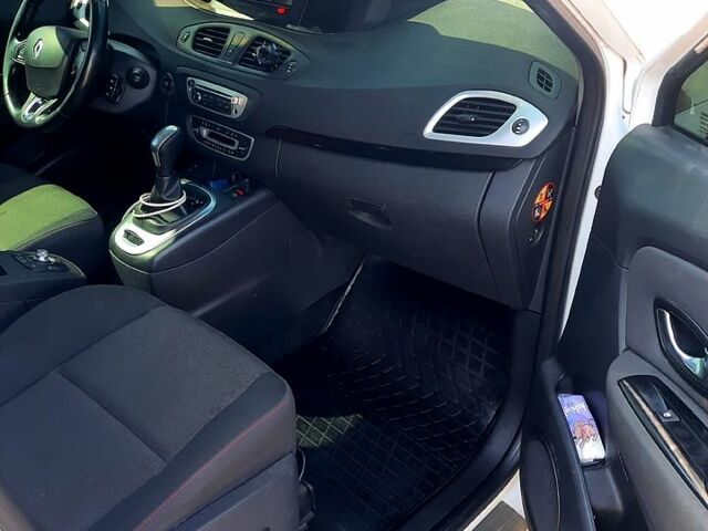 Белый Рено Гранд Сценик, объемом двигателя 1.5 л и пробегом 0 тыс. км за 9500 $, фото 3 на Automoto.ua