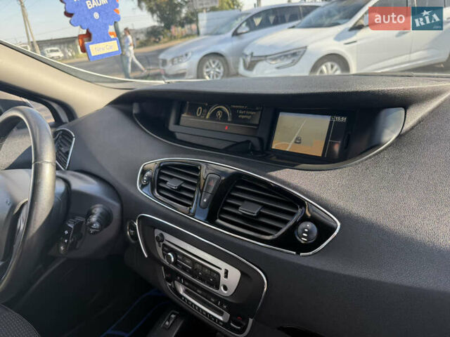 Белый Рено Гранд Сценик, объемом двигателя 1.6 л и пробегом 205 тыс. км за 9999 $, фото 37 на Automoto.ua