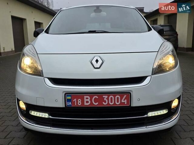 Белый Рено Гранд Сценик, объемом двигателя 1.6 л и пробегом 228 тыс. км за 8777 $, фото 4 на Automoto.ua