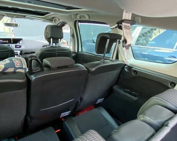 Белый Рено Гранд Сценик, объемом двигателя 1.5 л и пробегом 257 тыс. км за 9000 $, фото 16 на Automoto.ua