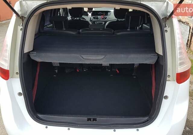 Білий Рено Гранд Сценік, об'ємом двигуна 1.5 л та пробігом 277 тис. км за 8100 $, фото 5 на Automoto.ua