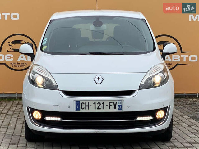 Білий Рено Гранд Сценік, об'ємом двигуна 1.5 л та пробігом 215 тис. км за 8700 $, фото 1 на Automoto.ua