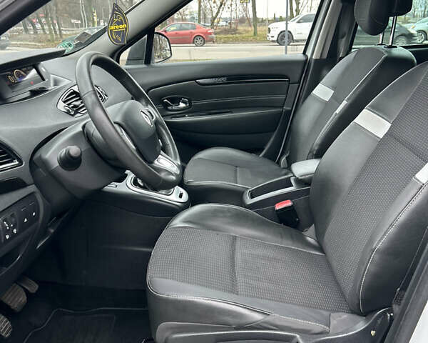 Белый Рено Гранд Сценик, объемом двигателя 1.5 л и пробегом 241 тыс. км за 9500 $, фото 11 на Automoto.ua