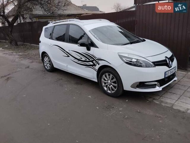 Рено Гранд Сценик 2014 в Новомосковске на Automoto.ua Белый Рено Гранд Сценик, объемом двигателя 1.5 л и пробегом 146 тыс. км за 10800 $, фото 6 на Automoto.ua