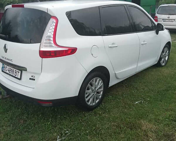 Білий Рено Гранд Сценік, об'ємом двигуна 1.5 л та пробігом 250 тис. км за 8000 $, фото 2 на Automoto.ua