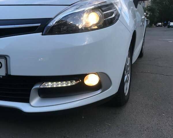 Белый Рено Гранд Сценик, объемом двигателя 1.5 л и пробегом 219 тыс. км за 9900 $, фото 21 на Automoto.ua