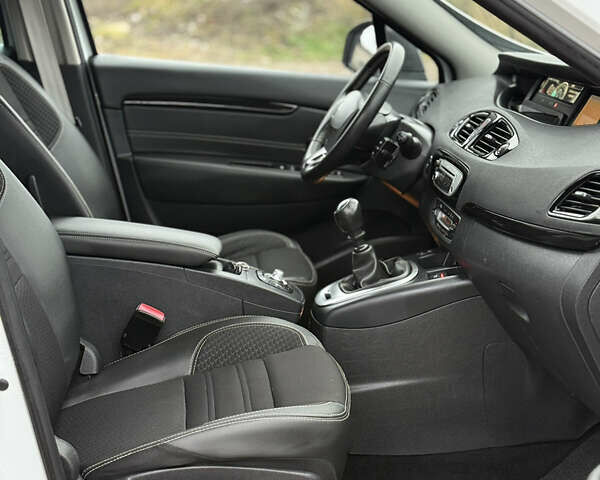 Белый Рено Гранд Сценик, объемом двигателя 1.6 л и пробегом 198 тыс. км за 10900 $, фото 35 на Automoto.ua