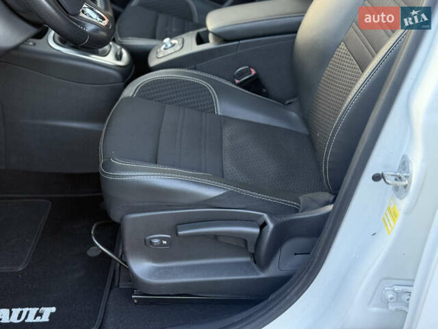 Білий Рено Гранд Сценік, об'ємом двигуна 1.6 л та пробігом 179 тис. км за 10950 $, фото 55 на Automoto.ua