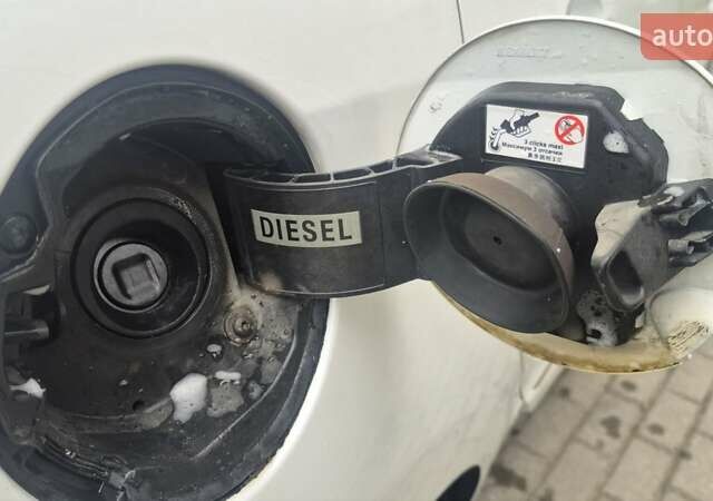 Белый Рено Гранд Сценик, объемом двигателя 1.6 л и пробегом 259 тыс. км за 9750 $, фото 23 на Automoto.ua