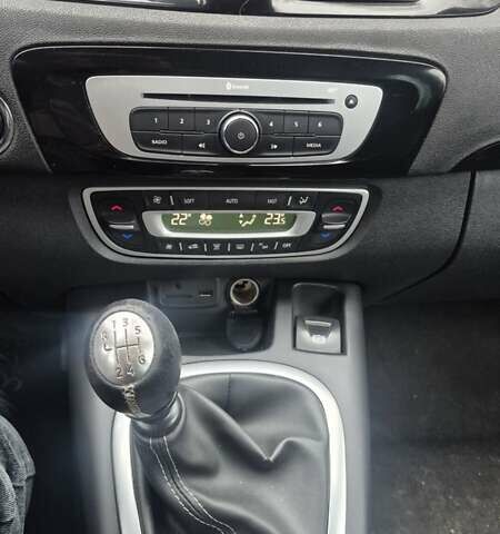 Белый Рено Гранд Сценик, объемом двигателя 1.6 л и пробегом 259 тыс. км за 9750 $, фото 53 на Automoto.ua