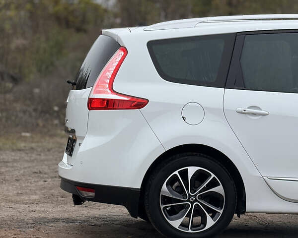 Белый Рено Гранд Сценик, объемом двигателя 1.6 л и пробегом 198 тыс. км за 10900 $, фото 14 на Automoto.ua