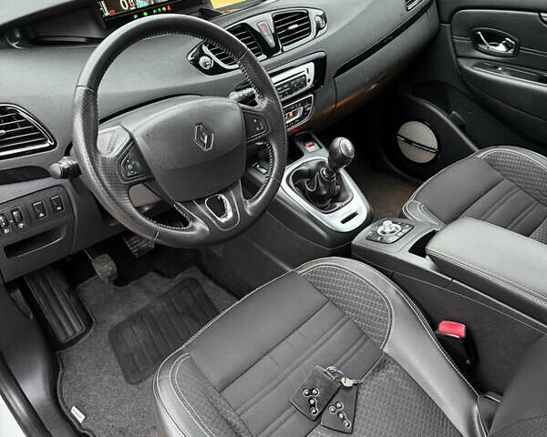 Белый Рено Гранд Сценик, объемом двигателя 1.6 л и пробегом 198 тыс. км за 10900 $, фото 26 на Automoto.ua