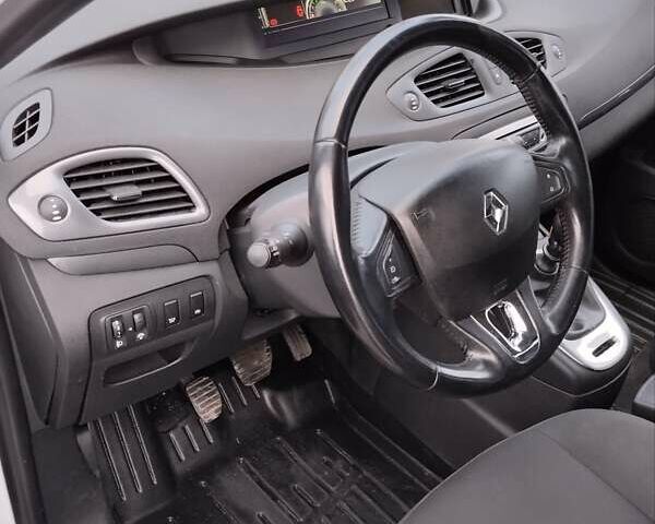 Рено Гранд Сценик 2014 в Новомосковске на Automoto.ua Белый Рено Гранд Сценик, объемом двигателя 1.5 л и пробегом 146 тыс. км за 10800 $, фото 17 на Automoto.ua