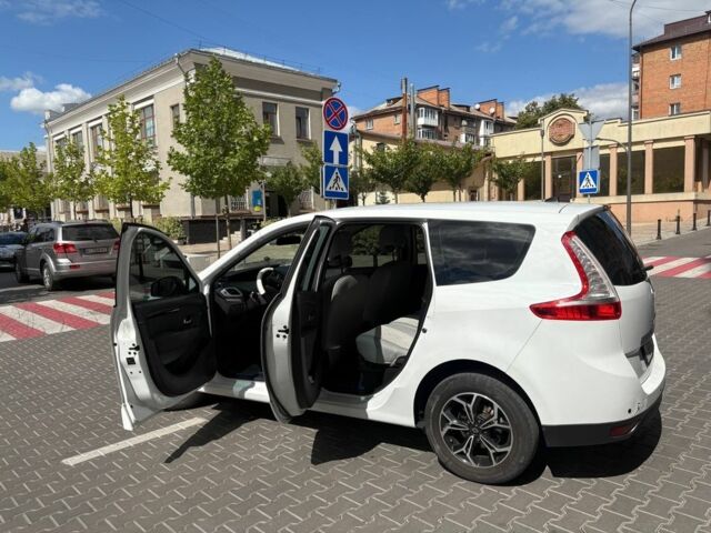 Белый Рено Гранд Сценик, объемом двигателя 1.5 л и пробегом 290 тыс. км за 7800 $, фото 2 на Automoto.ua