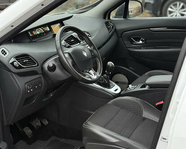 Белый Рено Гранд Сценик, объемом двигателя 1.6 л и пробегом 198 тыс. км за 10900 $, фото 23 на Automoto.ua