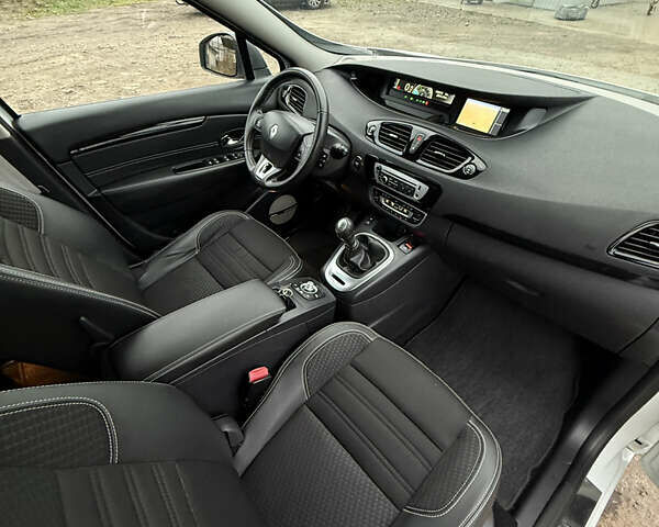 Белый Рено Гранд Сценик, объемом двигателя 1.6 л и пробегом 198 тыс. км за 10900 $, фото 38 на Automoto.ua