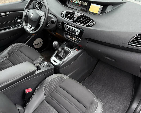 Белый Рено Гранд Сценик, объемом двигателя 1.6 л и пробегом 198 тыс. км за 10900 $, фото 37 на Automoto.ua