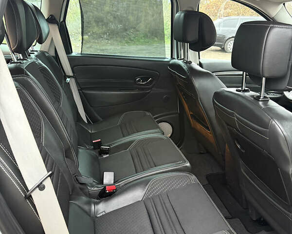 Белый Рено Гранд Сценик, объемом двигателя 1.6 л и пробегом 198 тыс. км за 10900 $, фото 40 на Automoto.ua