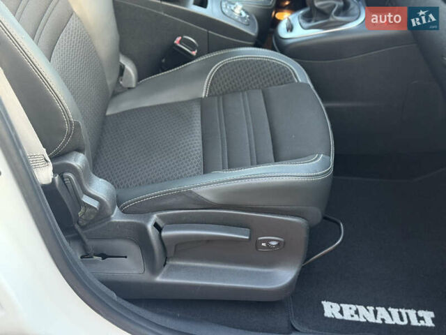 Білий Рено Гранд Сценік, об'ємом двигуна 1.6 л та пробігом 179 тис. км за 10950 $, фото 70 на Automoto.ua