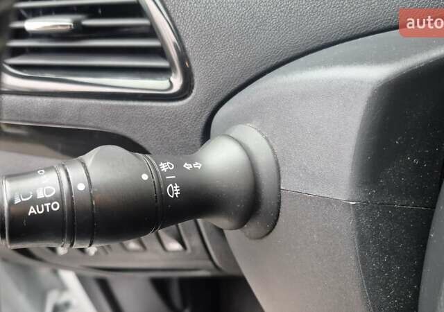 Белый Рено Гранд Сценик, объемом двигателя 1.6 л и пробегом 259 тыс. км за 9750 $, фото 38 на Automoto.ua