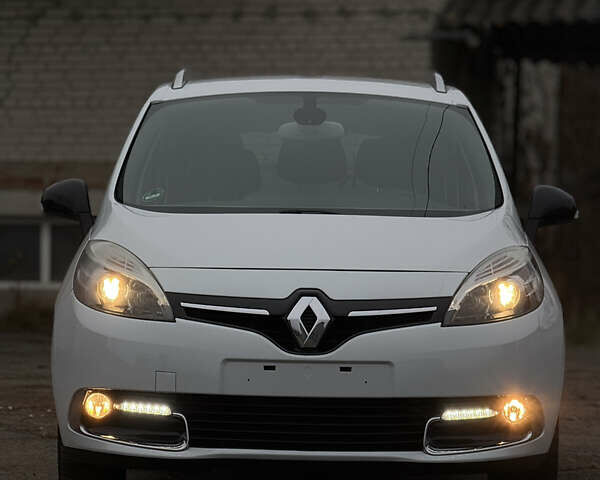Белый Рено Гранд Сценик, объемом двигателя 1.6 л и пробегом 198 тыс. км за 10900 $, фото 15 на Automoto.ua