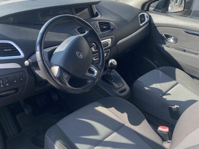 Белый Рено Гранд Сценик, объемом двигателя 1.5 л и пробегом 245 тыс. км за 9000 $, фото 4 на Automoto.ua