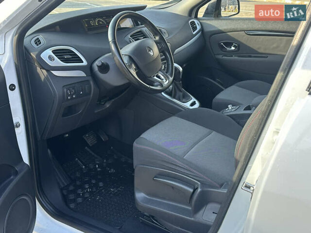 Білий Рено Гранд Сценік, об'ємом двигуна 1.5 л та пробігом 216 тис. км за 9990 $, фото 9 на Automoto.ua