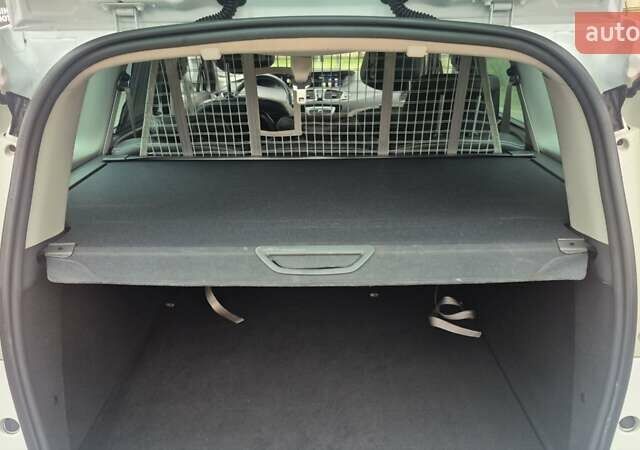 Белый Рено Гранд Сценик, объемом двигателя 1.6 л и пробегом 259 тыс. км за 9750 $, фото 24 на Automoto.ua