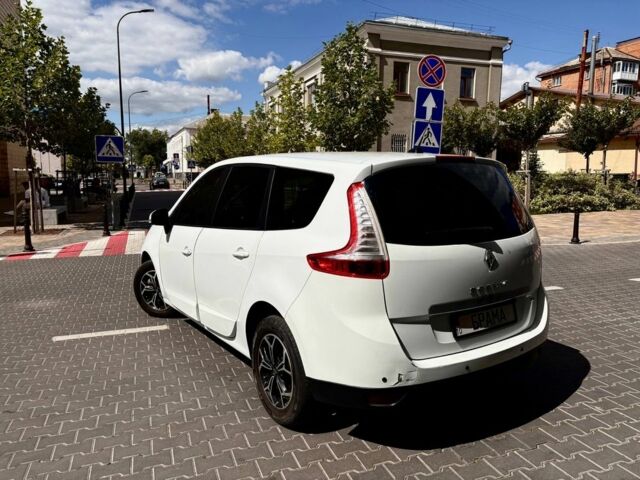 Белый Рено Гранд Сценик, объемом двигателя 1.5 л и пробегом 290 тыс. км за 7800 $, фото 1 на Automoto.ua