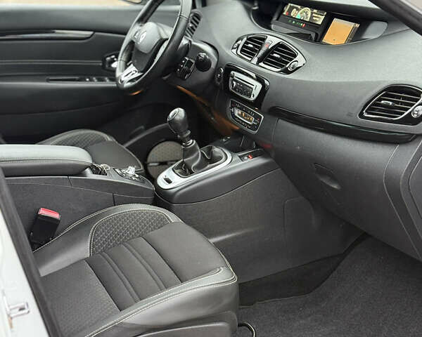 Белый Рено Гранд Сценик, объемом двигателя 1.6 л и пробегом 198 тыс. км за 10900 $, фото 34 на Automoto.ua