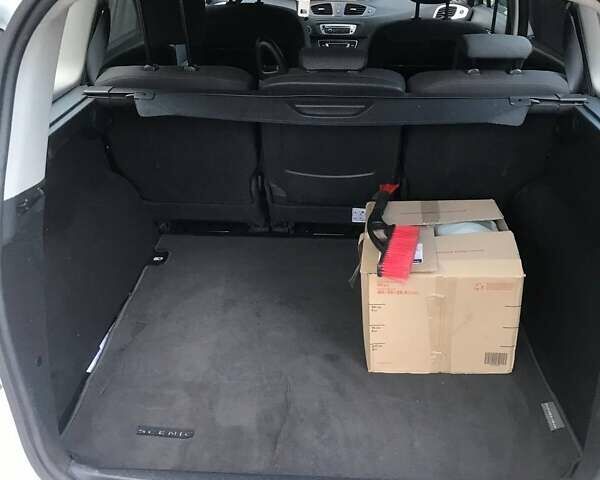 Белый Рено Гранд Сценик, объемом двигателя 1.5 л и пробегом 219 тыс. км за 9900 $, фото 11 на Automoto.ua