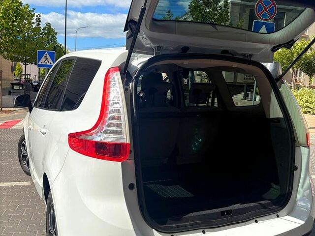 Білий Рено Гранд Сценік, об'ємом двигуна 1.5 л та пробігом 290 тис. км за 8300 $, фото 8 на Automoto.ua